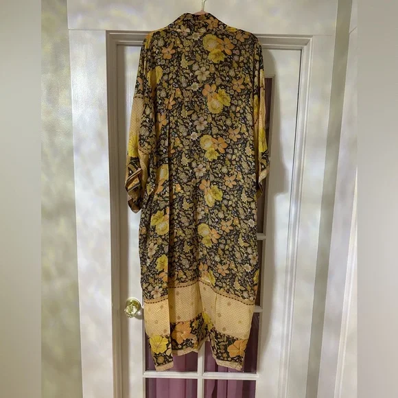 Spell Yellow and Black Kimono - Picture 6 of 8